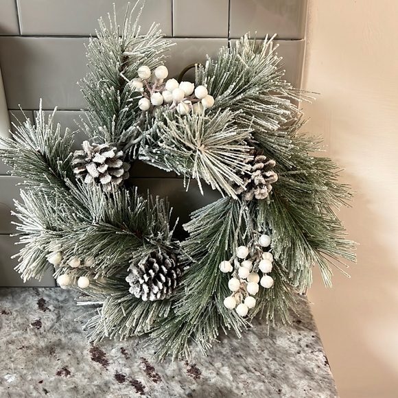 HOLIDAY WREATH - Picture 1 of 2